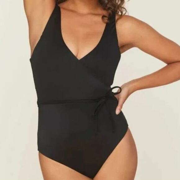 NWOT Andie The Belmar One Piece Swimsuit Crossover Tie Waist V Neck Black Size M - Picture 1 of 9